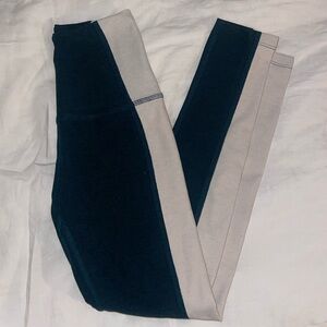 Beyond Yoga
Spacedye Vitality Color Blocked Leggings